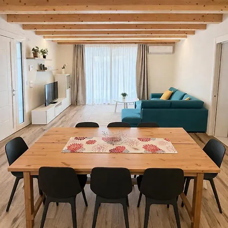 Alberti - Elegant, Spacious & Bright *