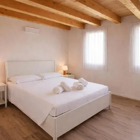 Alberti - Elegant, Spacious & Bright Casa Reali