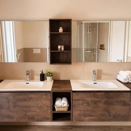Villa Alberti - Elegant, Spacious & Bright Casa Reali